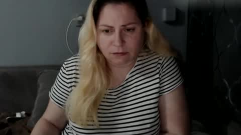 Laura online show from 09-16-25, 04:52