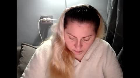 Laura online show from 10-08-25, 03:31