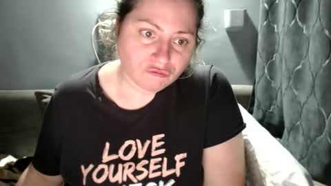 Laura online show from 10-15-25, 05:46