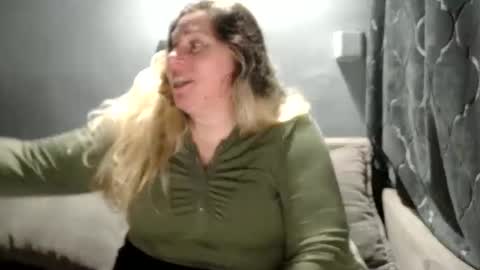 Laura online show from 04-26-26, 05:54