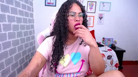 Snapshot of candyhot_sex chatting on 12-19-24, 08:23 Karen online show from 12-19-24, 08:23