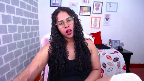 Snapshot of candyhot_sex chatting on 12-21-24, 07:45 Karen online show from 12-21-24, 07:45