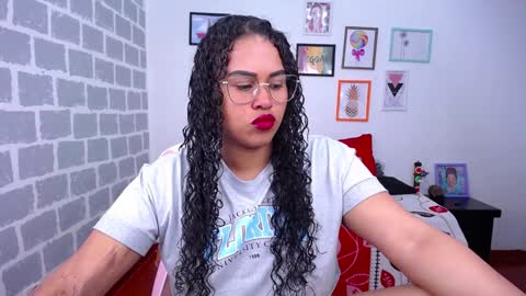 Snapshot of candyhot_sex chatting on 01-06-25, 03:20 Karen online show from 01-06-25, 03:20