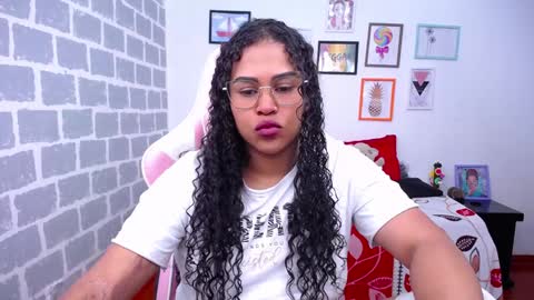 Snapshot of candyhot_sex chatting on 01-08-25, 06:20 Karen online show from 01-08-25, 06:20