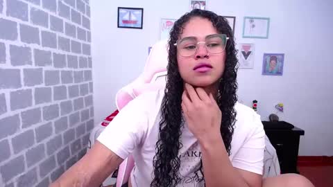 Snapshot of candyhot_sex chatting on 02-25-25, 04:14 Karen online show from 02-25-25, 04:14