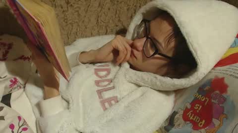Snapshot of candylady136 chatting on 02-24-25, 05:42 say meow and send tip  online show from 02-24-25, 05:42