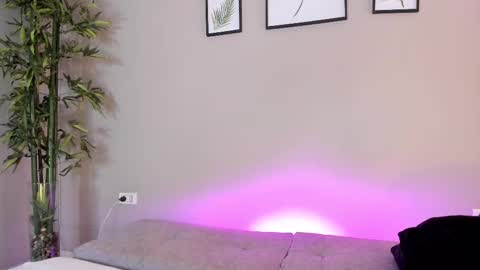 Isabella online show from 02-21-25, 09:54