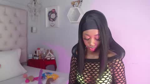 Snapshot of candyy_ebony chatting on 11-27-25, 02:24 Candy Ebony online show from 11-27-25, 02:24