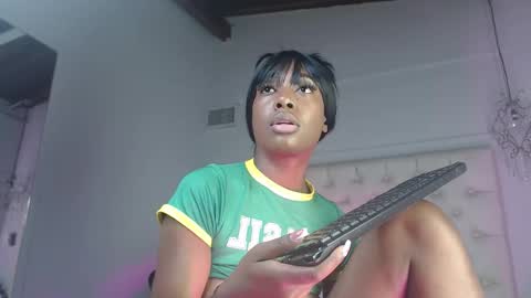 Snapshot of candyy_ebony chatting on 12-13-25, 07:53 Candy Ebony online show from 12-13-25, 07:53