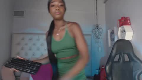 Snapshot of candyy_ebony chatting on 01-09-26, 03:09 Candy Ebony online show from 01-09-26, 03:09