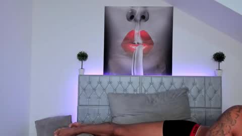 Snapshot of candyycouple chatting on 09-10-25, 06:35 candyycouple online show from 09-10-25, 06:35