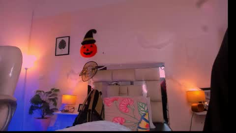 Snapshot of candyygirl_1 chatting on 11-03-25, 06:53 Candy online show from 11-03-25, 06:53