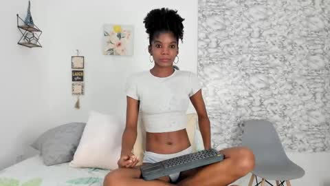 Snapshot of canhela1 chatting on 10-26-25, 01:28 Canhela online show from 10-26-25, 01:28