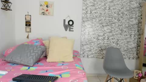 Snapshot of canhela1 chatting on 11-06-25, 08:43 Canhela online show from 11-06-25, 08:43