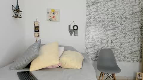 Snapshot of canhela1 chatting on 12-19-25, 05:03 Canhela online show from 12-19-25, 05:03