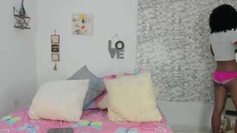 Snapshot of canhela1 chatting on 02-25-26, 01:15 Canhela online show from 02-25-26, 01:15