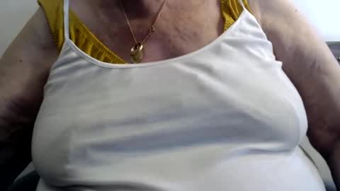 Snapshot of capitanfuturo44 chatting on 06-18-26, 02:21 Cinzia ex regina online show from 06-18-26, 02:21