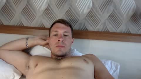 Snapshot of capt_oliver chatting on 05-06-26, 07:24 follow my twitter online show from 05-06-26, 07:24