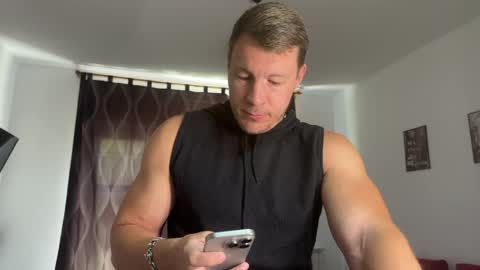 Snapshot of capt_oliver chatting on 06-05-26, 09:59 follow my twitter online show from 06-05-26, 09:59