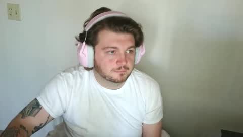 Snapshot of captianplanet1313 chatting on 10-16-25, 02:40 captianplanet1313 online show from 10-16-25, 02:40