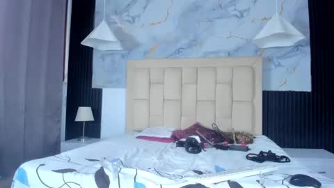 Snapshot of caraiosh_ chatting on 12-16-25, 02:33 Cara online show from 12-16-25, 02:33