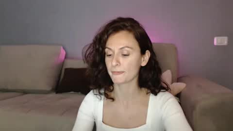 Snapshot of carakat chatting on 02-14-25, 12:19 carakat online show from 02-14-25, 12:19