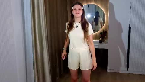 Snapshot of caralaske chatting on 06-23-26, 01:58 Cara online show from 06-23-26, 01:58