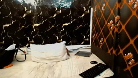 Snapshot of caramelminxx_ chatting on 07-10-26, 07:34 caramelminxx_ online show from 07-10-26, 07:34
