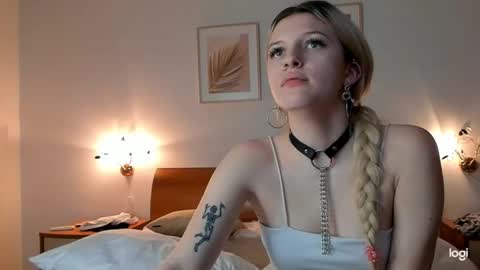 Snapshot of caressyourself chatting on 01-12-25, 05:22 caressyourself online show from 01-12-25, 05:22