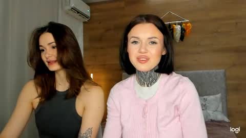 Snapshot of caressyourself chatting on 02-06-25, 08:18 caressyourself online show from 02-06-25, 08:18