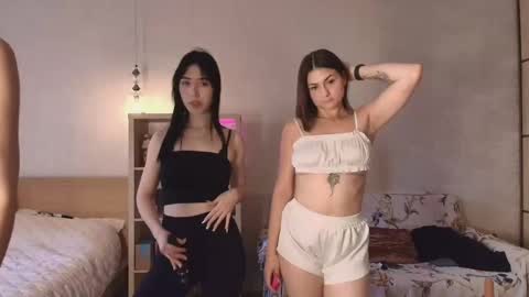 Snapshot of caressyourself chatting on 10-20-25, 11:10 caressyourself online show from 10-20-25, 11:10