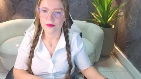 Snapshot of carla_tp chatting on 10-09-25, 07:56 Carla online show from 10-09-25, 07:56