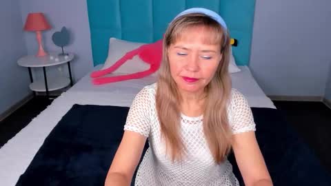 Carla Vogue online show from 10-31-25, 03:18