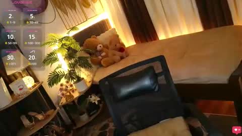 Snapshot of carlamoore23 chatting on 11-16-25, 04:23 CARLA online show from 11-16-25, 04:23