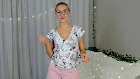Snapshot of carlettascrudato chatting on 10-29-25, 05:31 Luna online show from 10-29-25, 05:31