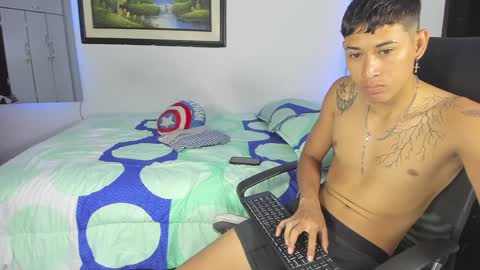 Snapshot of carlitosex09 chatting on 02-03-25, 02:45 master online show from 02-03-25, 02:45