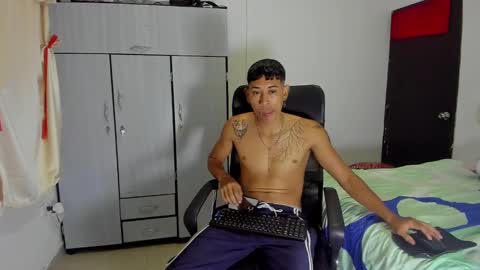 Snapshot of carlitosex09 chatting on 02-08-25, 05:51 master online show from 02-08-25, 05:51