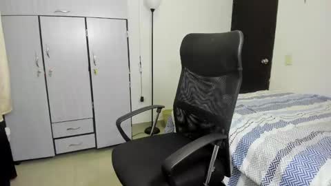 Snapshot of carlitosex09 chatting on 02-15-25, 03:50 master online show from 02-15-25, 03:50