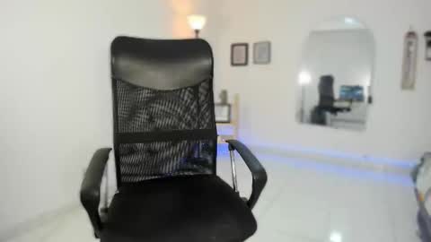 Snapshot of carlitosex09 chatting on 11-18-25, 04:44 master online show from 11-18-25, 04:44