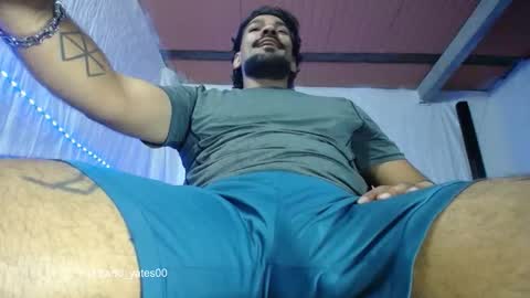 Snapshot of carlo_yates27 chatting on 01-05-26, 08:34 carlo yates thx for help me to reach 100 thumps up online show from 01-05-26, 08:34