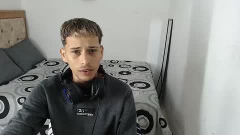 Snapshot of carlossmi01 chatting on 10-22-25, 02:06 carlossmi01 online show from 10-22-25, 02:06