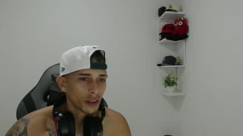 Snapshot of carlossmi01 chatting on 11-09-25, 02:54 carlossmi01 online show from 11-09-25, 02:54