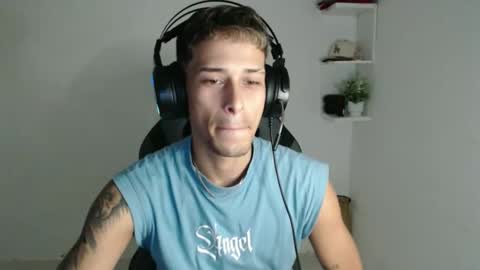 Snapshot of carlossmi01 chatting on 11-21-25, 04:38 carlossmi01 online show from 11-21-25, 04:38