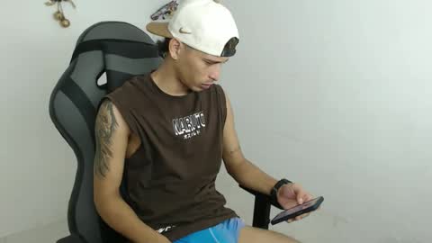 Snapshot of carlossmi01 chatting on 12-05-25, 11:30 carlossmi01 online show from 12-05-25, 11:30