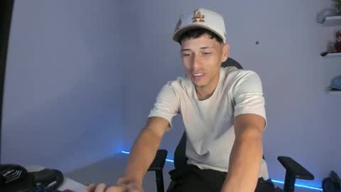 Snapshot of carlossmi01 chatting on 04-07-26, 01:22 carlossmi01 online show from 04-07-26, 01:22