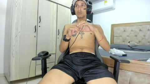 Snapshot of carlossmi01 chatting on 06-21-26, 05:21 carlossmi01 online show from 06-21-26, 05:21