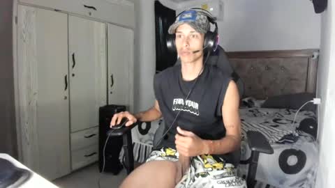 Snapshot of carlossmi01 chatting on 07-05-26, 07:54 carlossmi01 online show from 07-05-26, 07:54