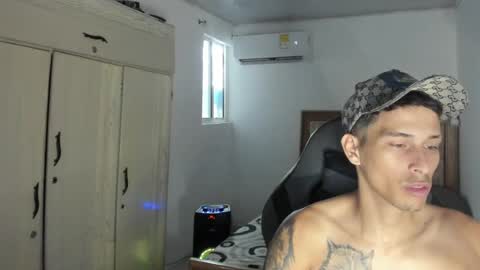 Snapshot of carlossmi01 chatting on 07-31-26, 07:35 carlossmi01 online show from 07-31-26, 07:35