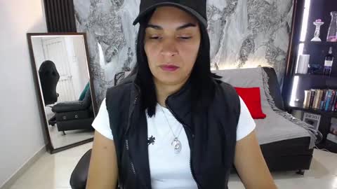 Snapshot of carlota_milf_30 chatting on 10-19-25, 02:18 Carlota online show from 10-19-25, 02:18