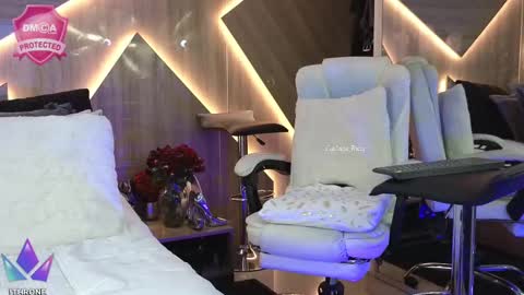 Snapshot of carlotta_ricci chatting on 02-21-25, 04:40 Carla Carla I am sensual goddes and i was born for loveworshipping and enjoyment. online show from 02-21-25, 04:40
